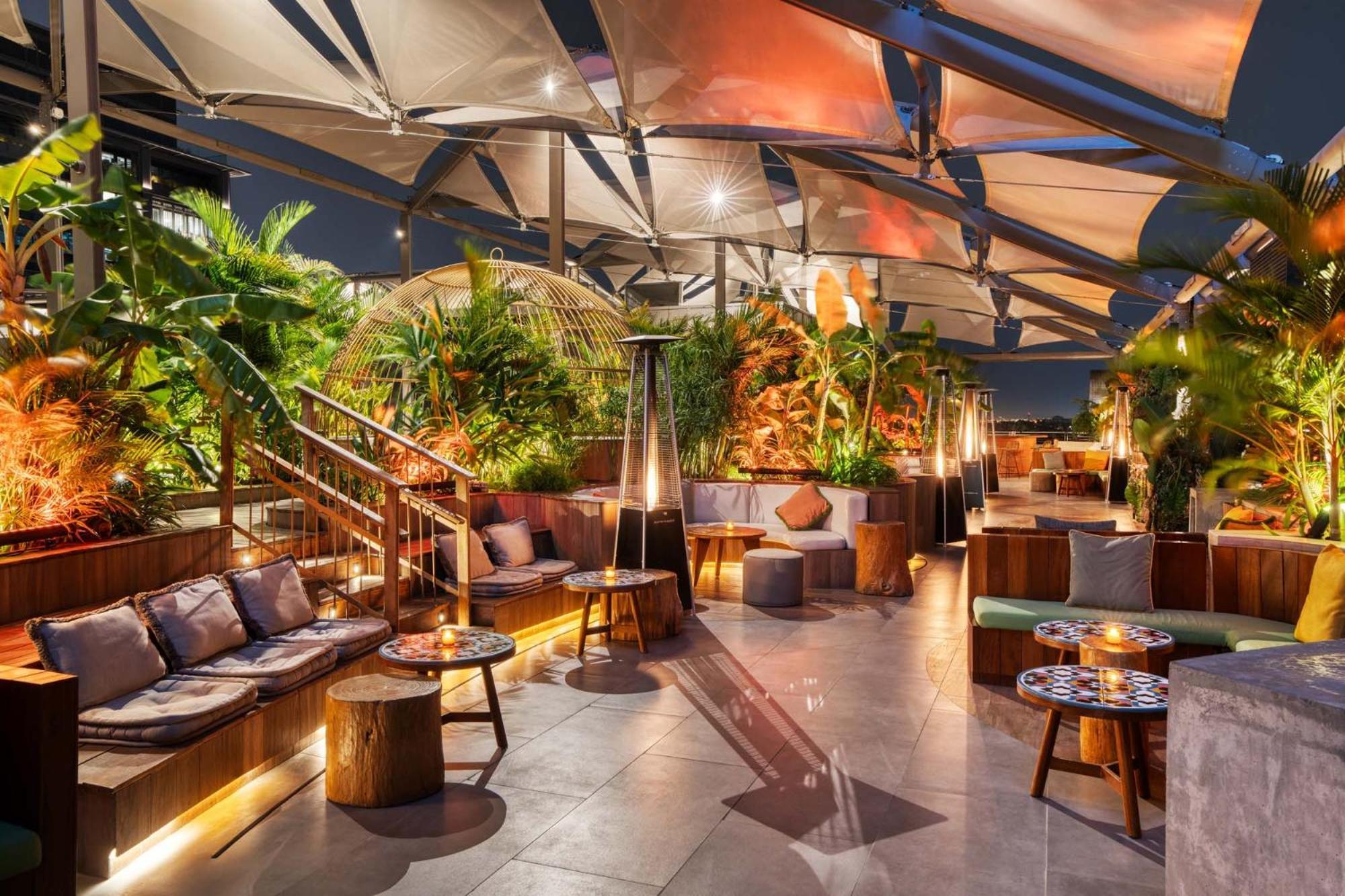 25Hours Hotel Dubai One Central 外观 照片 The interior of the bar