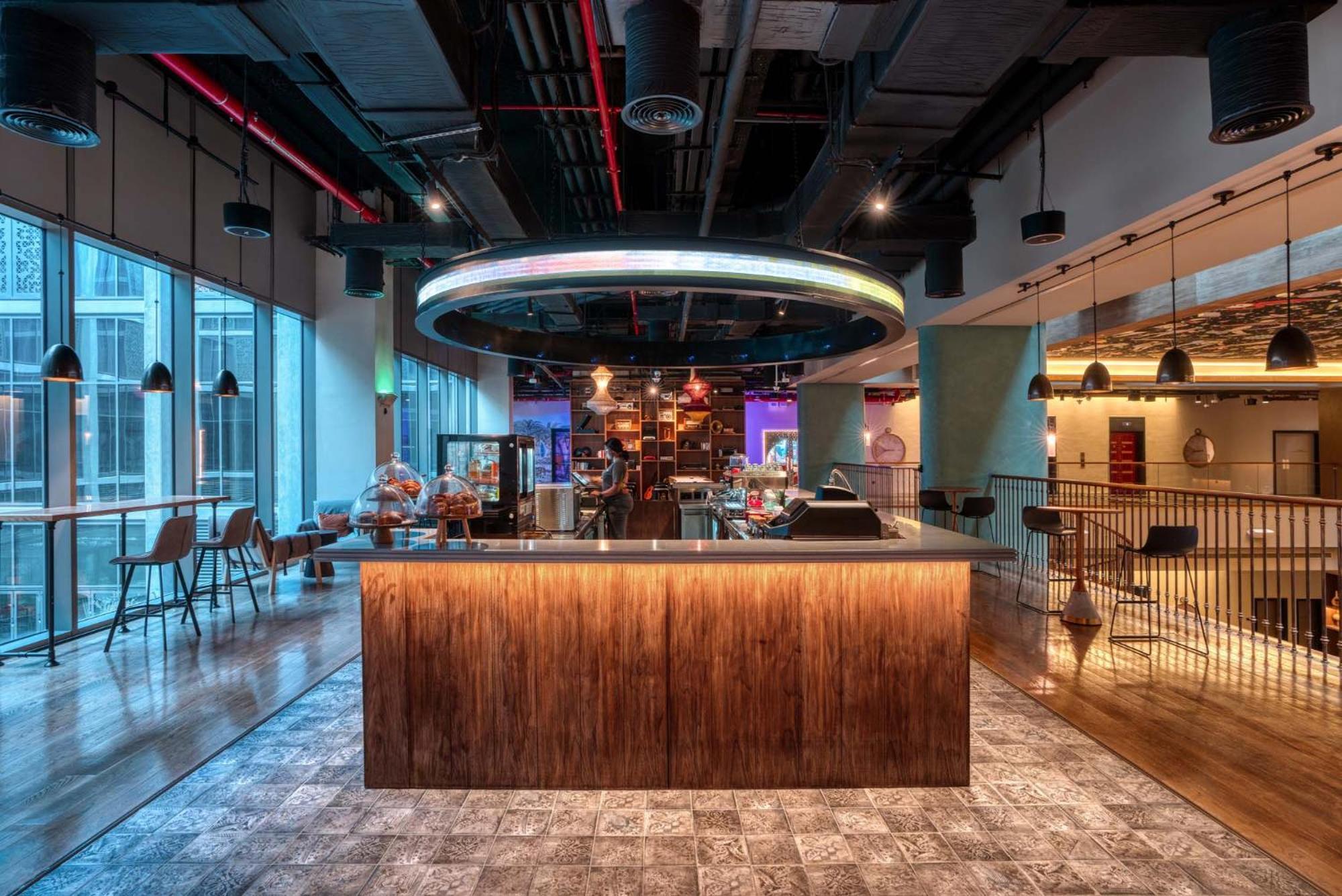25Hours Hotel Dubai One Central 外观 照片 The bar at the 10th floor